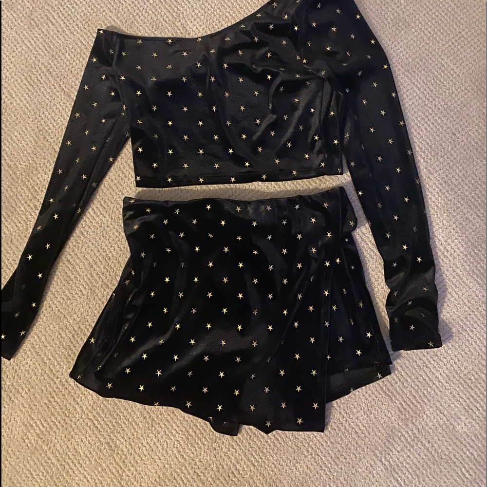 Black w gold embroidered stars velvet 2 piece set